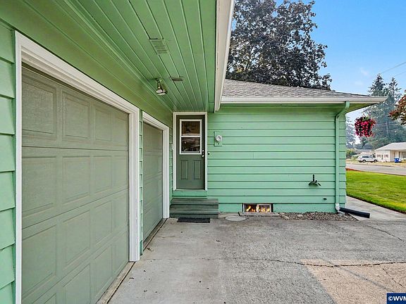 3rd image of 874 W Ida St