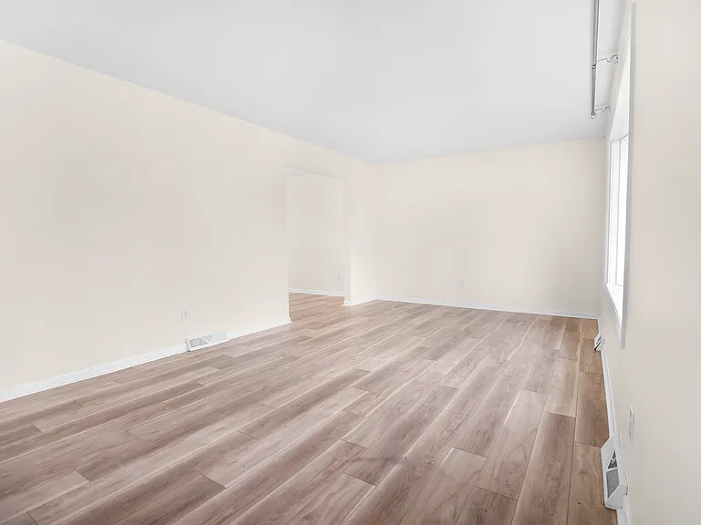 114 E Poplar Dr #B — Photo 8