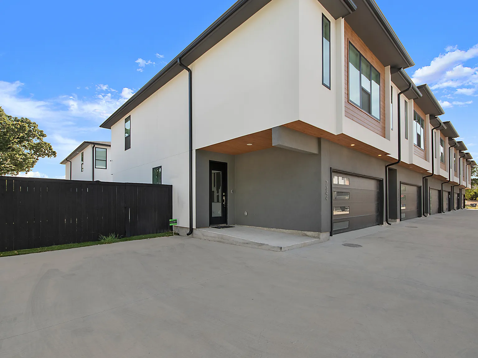 3 bed, 1765 sqft, $3,200 — Photo 1