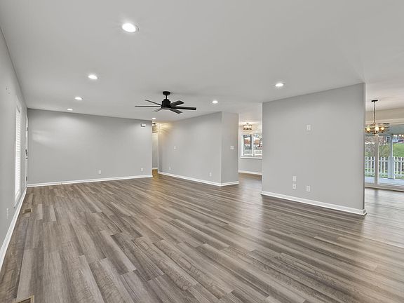 5th image of 119 Tulip Dr