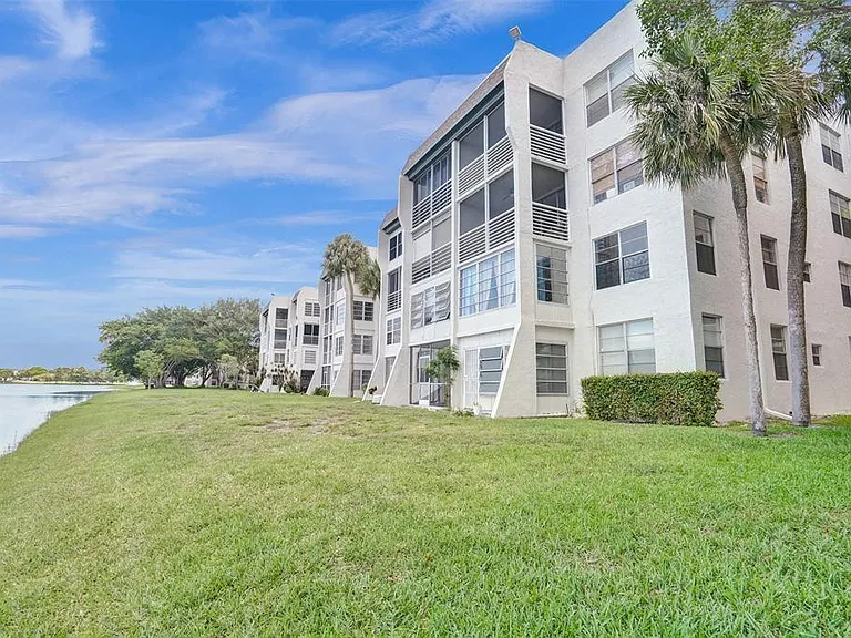 9440 Poinciana Pl #101 — Photo 23