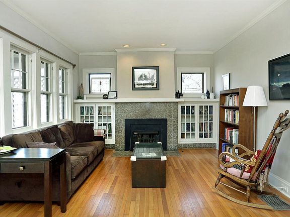 4th image of 30 Richmond Ave