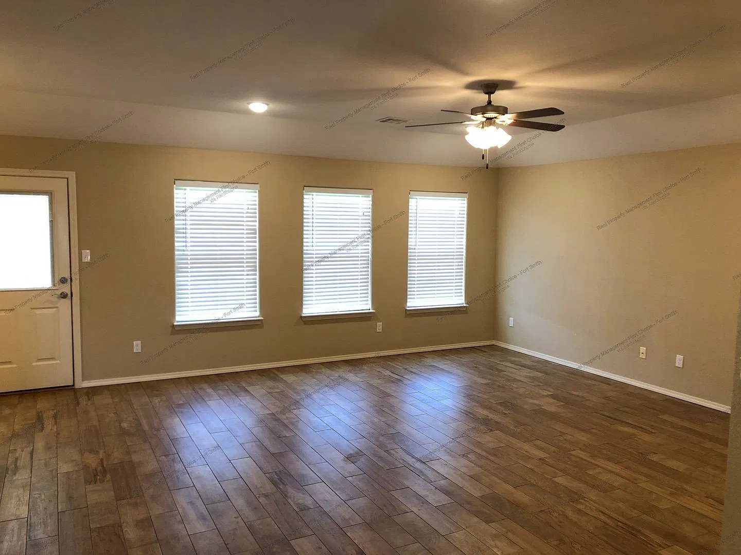 3 bed, 2.0 bath, 1615 sqft, $1,674 — Photo 3