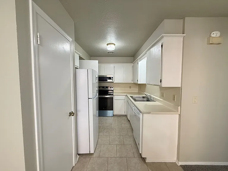 242 Barrett Pl — Photo 10