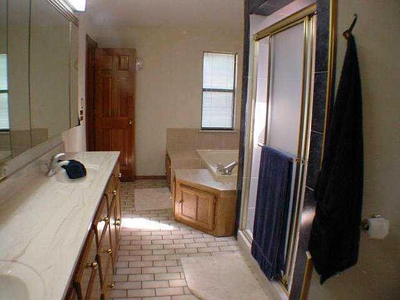 5th image of 208 Tumbleweed Dr