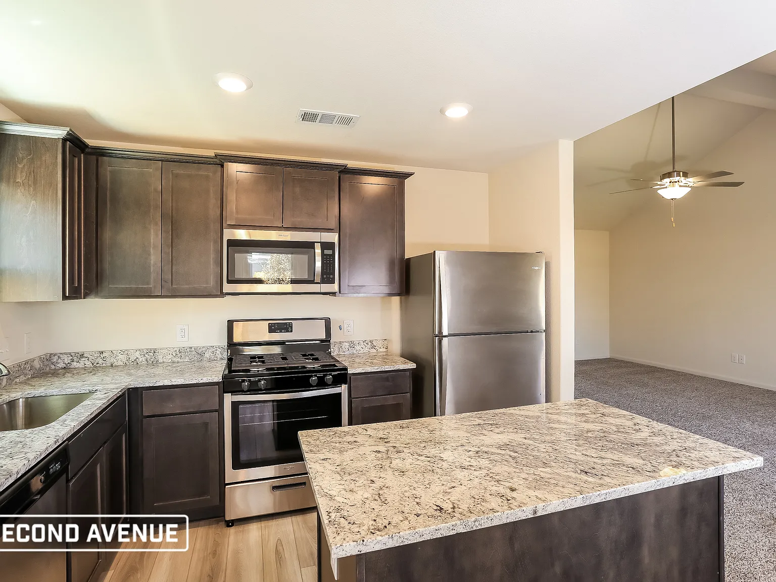 3 bed, 2.0 bath, 1604 sqft, $1,995 — Photo 3