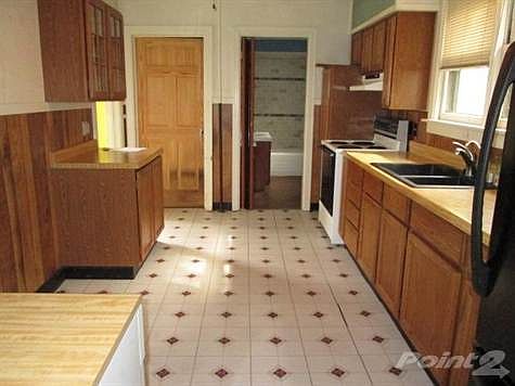 3rd image of 423 S Parker Dr