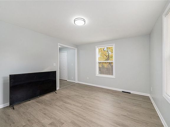 5th image of 9100 Indiana Ave