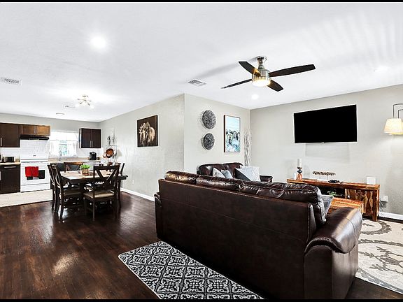 2nd image of 425 Parland Pl #425