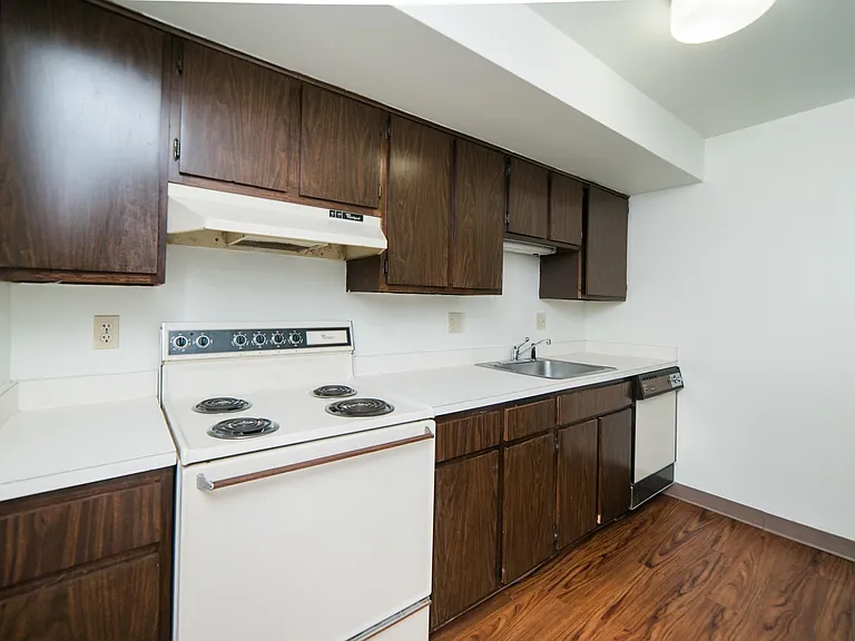 Sylvan Ridge Apartments — Photo 31