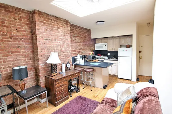 Rented by JK Dansar Corp | media 16