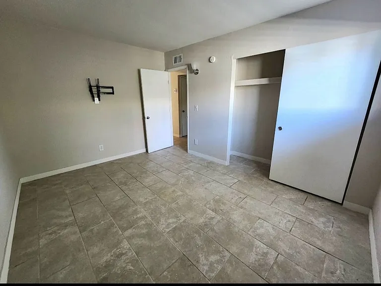 501 E Glenn St. — Photo 16