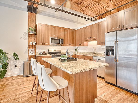 4th image of 770 W Gladys Ave #302