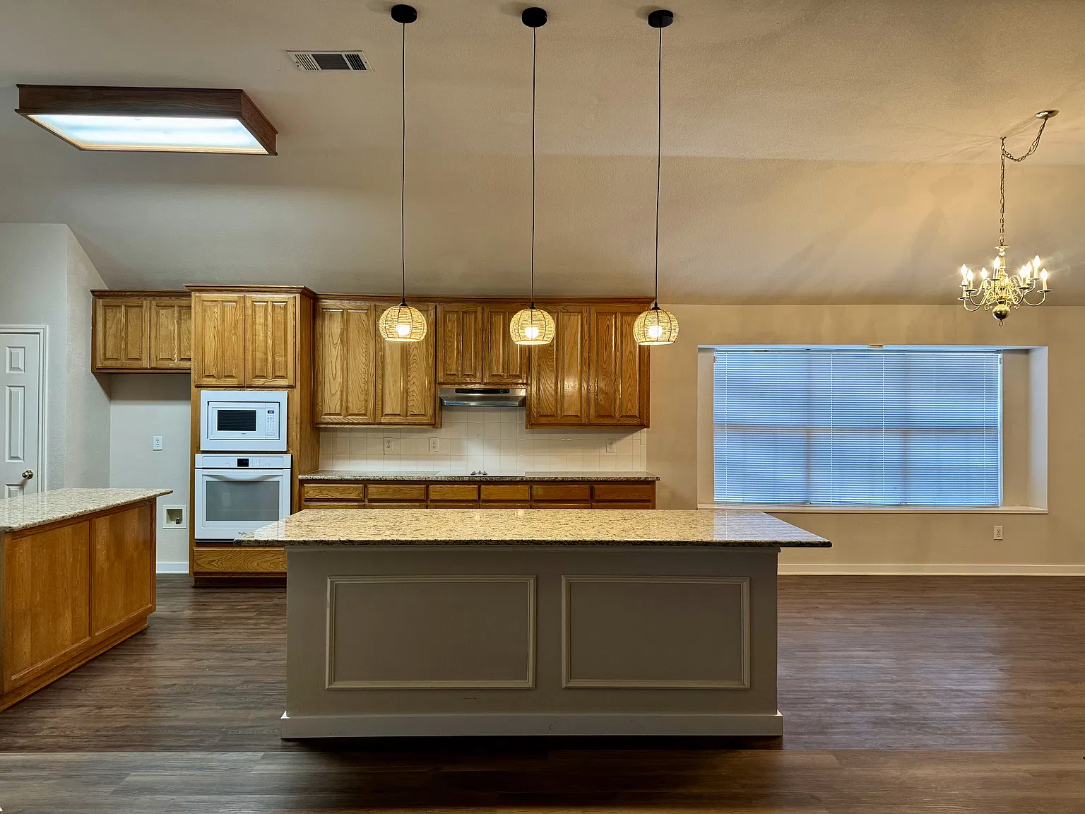3 bed, 2137 sqft, $2,300 — Photo 4