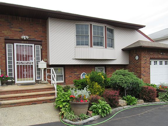 2nd image of 2675 Lee Pl