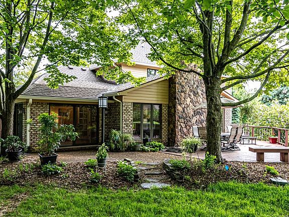 3rd image of 3599 Bradford Square Dr