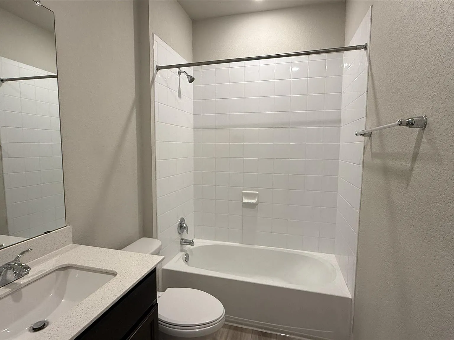 4 bed, 2.0 bath, 1619 sqft, $2,200 — Photo 4