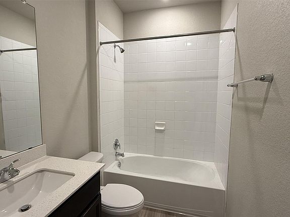 4th image of 197 Arrowhead Vine St