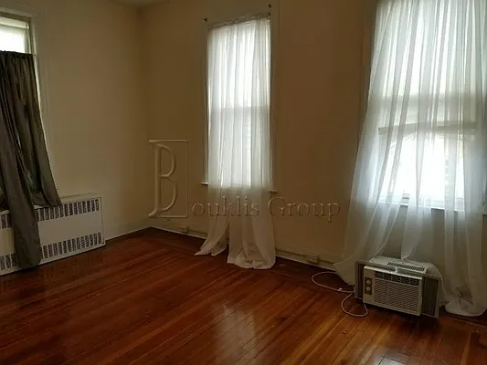 Rented by Bouklis Group | media 25