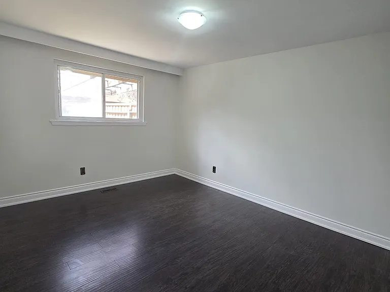 42 Danesbury Cres — Photo 3