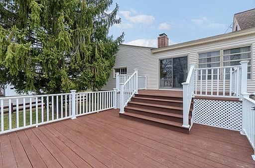 5th image of 225 Arlington St