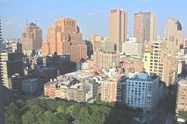 Rented by Douglas Elliman | media 15