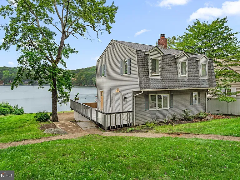39 Upper Lakeview Ave — Photo 17