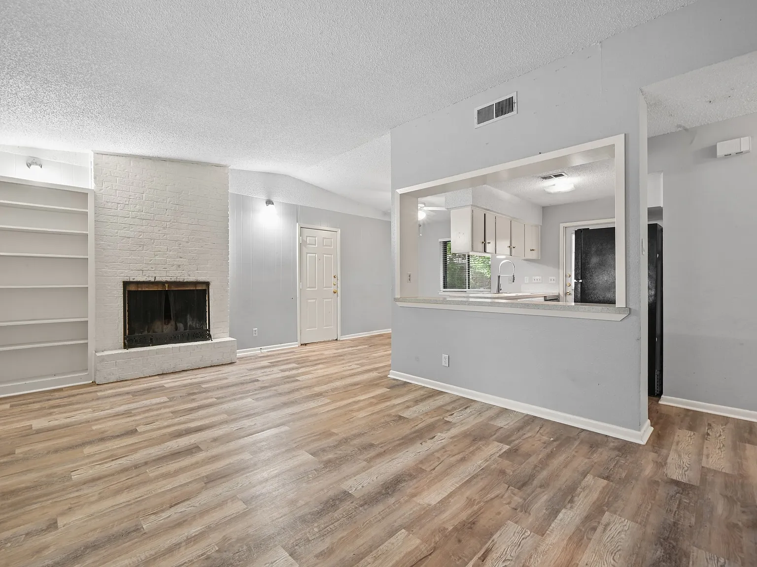 8910 Little Walnut Parkway - A — Photo 2