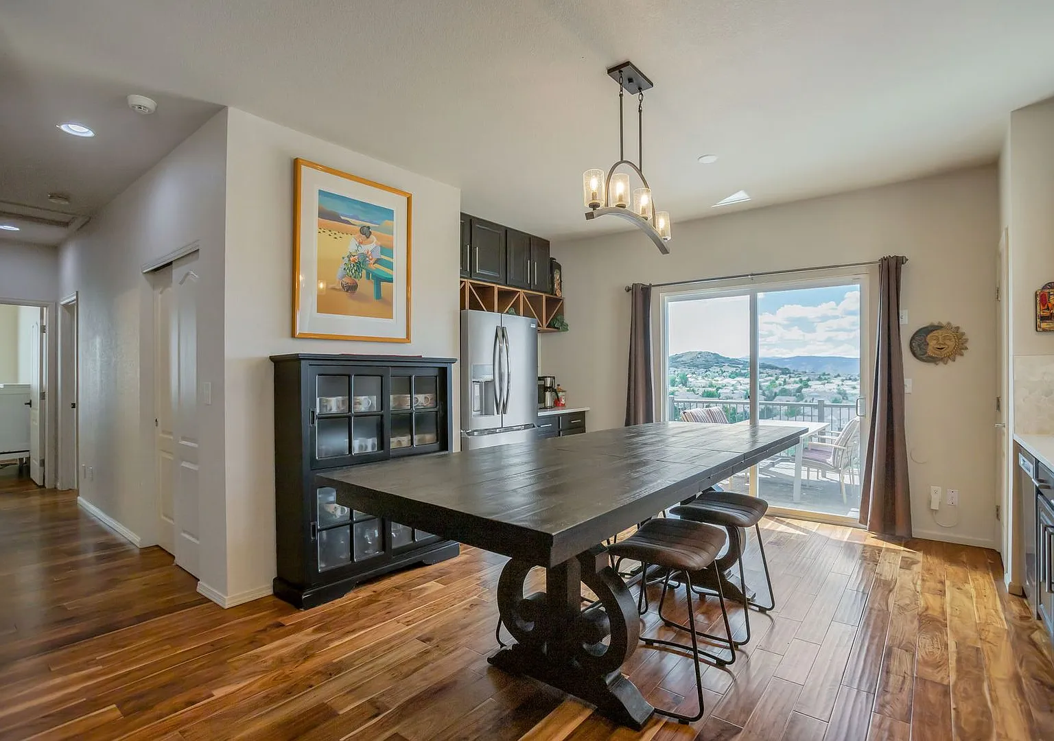 Fully Furnished 3BR with Mountain Views All Utilities Included — Photo 4