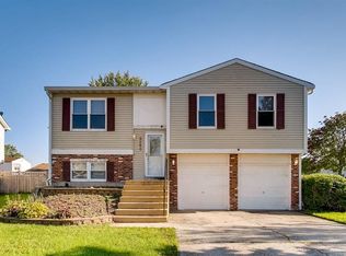 8260 W Wintergreen Dr, Frankfort, IL 60423