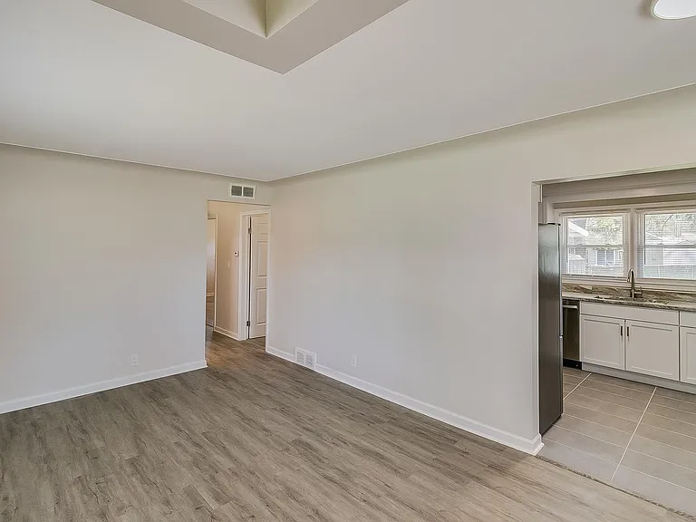 35099 Donnelly St — Photo 7