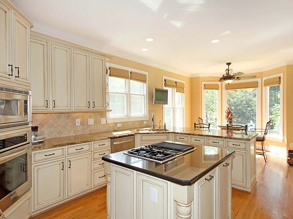 2nd image of 125 Clearwater Ln