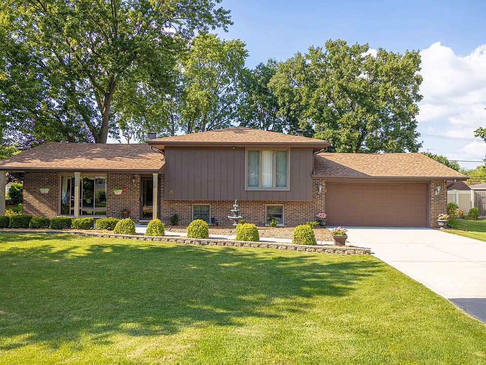 1st image of 302 Birch Dr