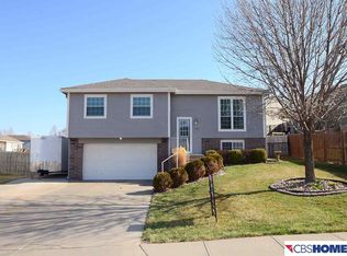 1124 Rawhide Rd, Papillion, NE 68046