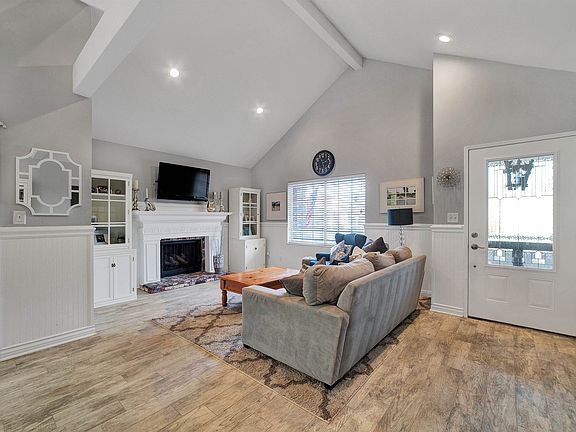 3rd image of 26135 Bungalow Court Dr