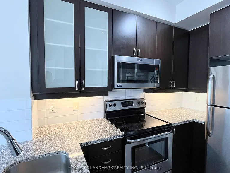 111 Upper Duke Cres #905 — Photo 4