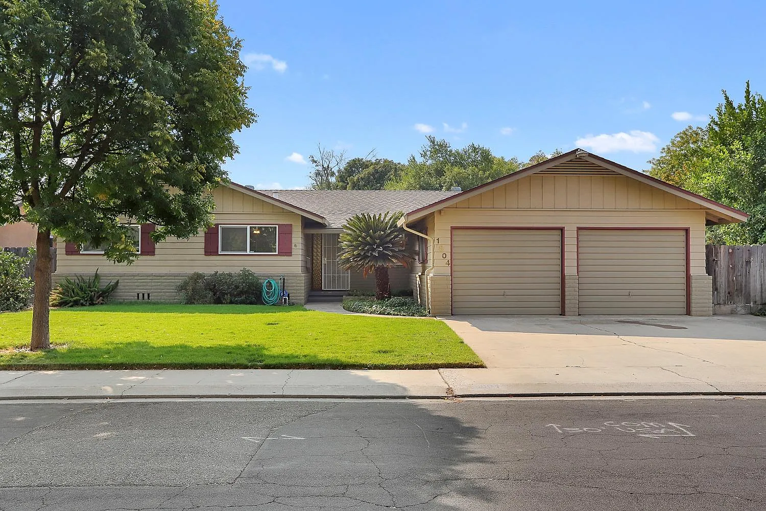 1804 Kienitz Ave photo 1