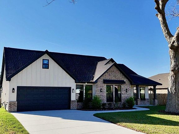 2nd image of 443 Wellshire Dr