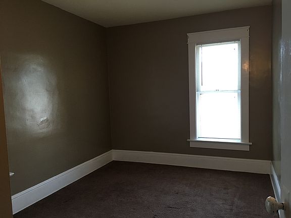 3rd image of 150 E 31st St #1