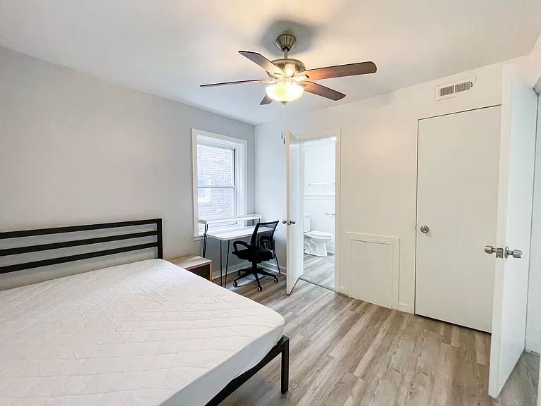 5735 Hobart St #4 — Photo 5