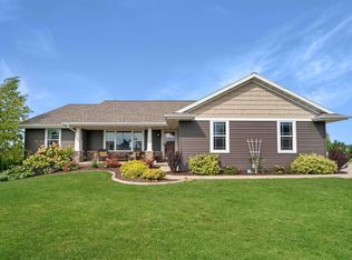 W164 Meadow Ridge Trl, Kaukauna, WI 54130