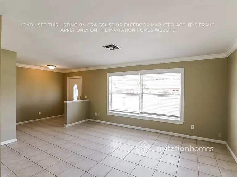 1382 Woodcrest Rd E — Photo 4