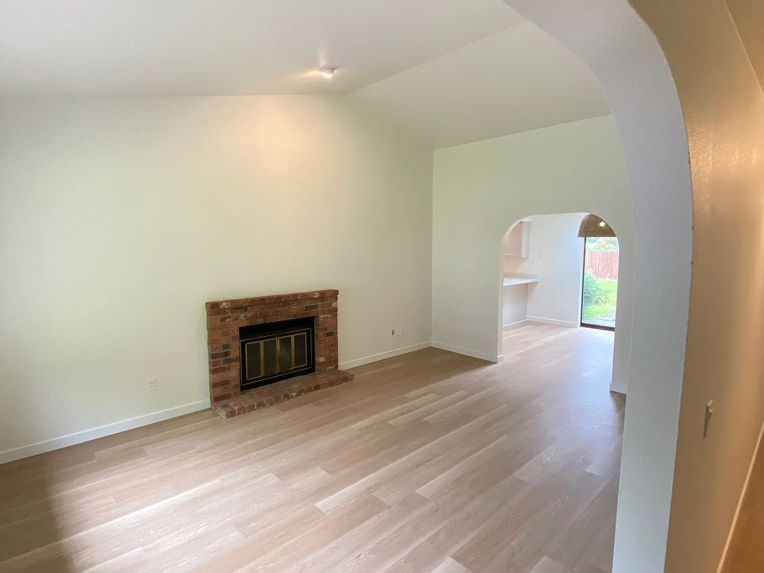 2 bed, 1176 sqft, $2,400 — Photo 2