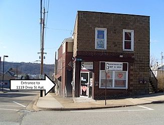 Front entrance to 1 floor apartment