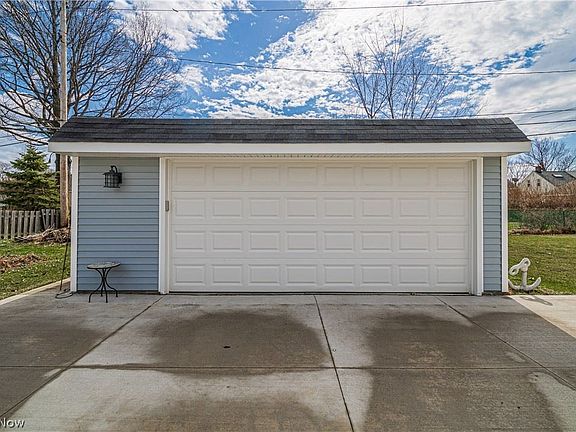 5th image of 29520 Cresthaven Dr