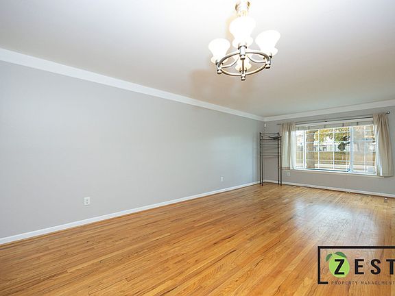 3rd image of 415 Fox Hills Dr N