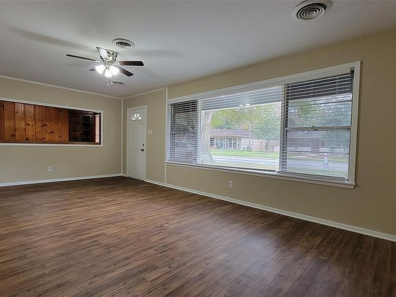 3rd image of 1010 Woods Dr