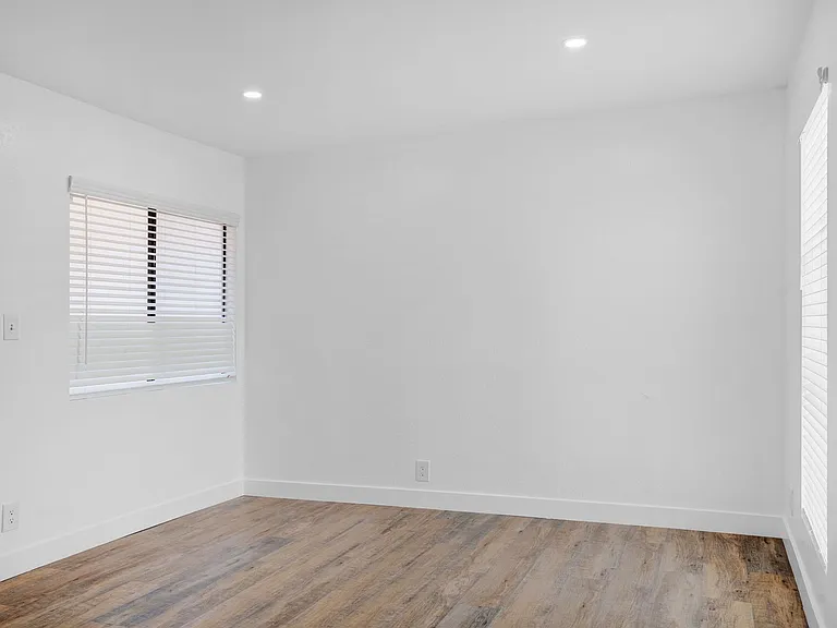 453 Ivy St — Photo 24