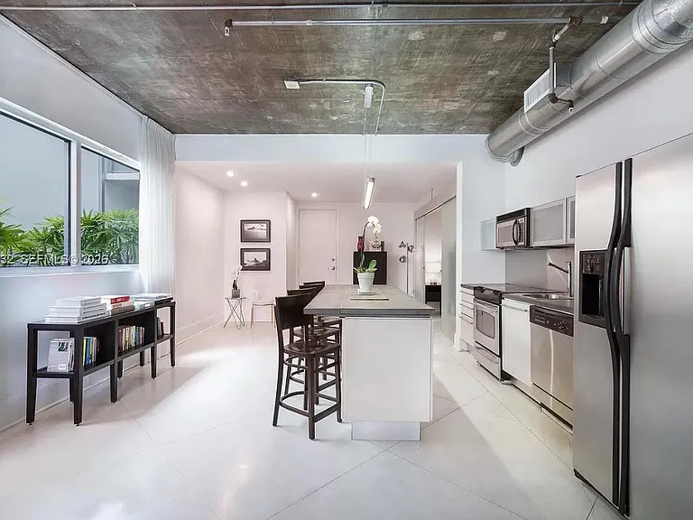 1700 Meridian Ave #208 — Photo 5