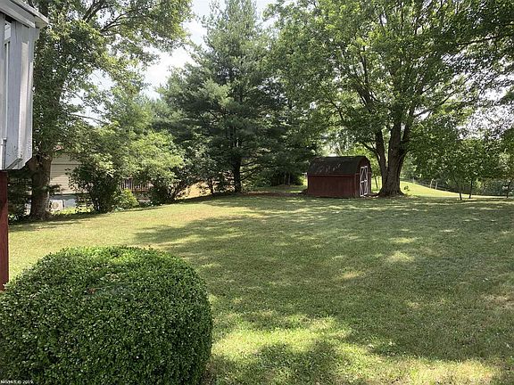 3rd image of 210 Rolling Hills Dr